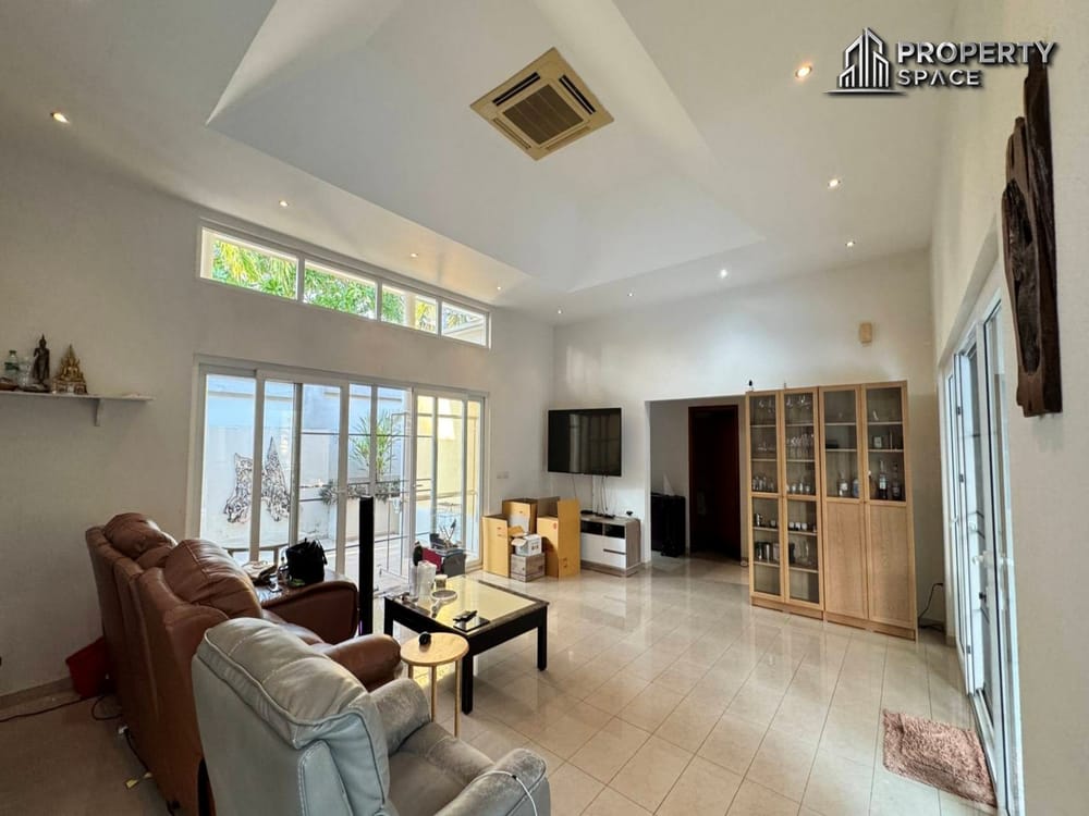 Modern 3-Bedroom Pool Villa in Siam Royal View For Rent Image 11