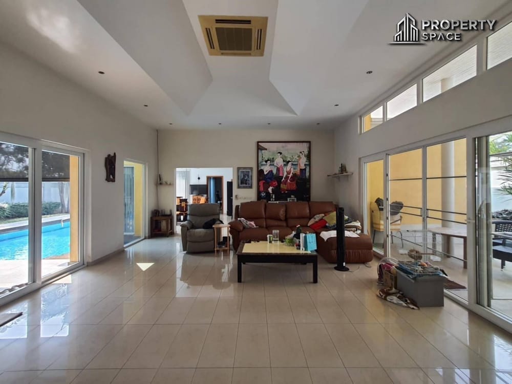 Modern 3-Bedroom Pool Villa in Siam Royal View For Rent Image 12