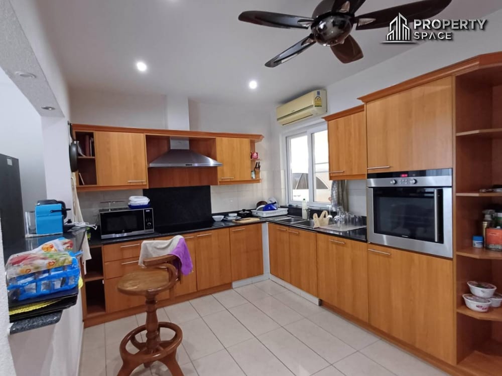 Modern 3-Bedroom Pool Villa in Siam Royal View For Rent Image 14