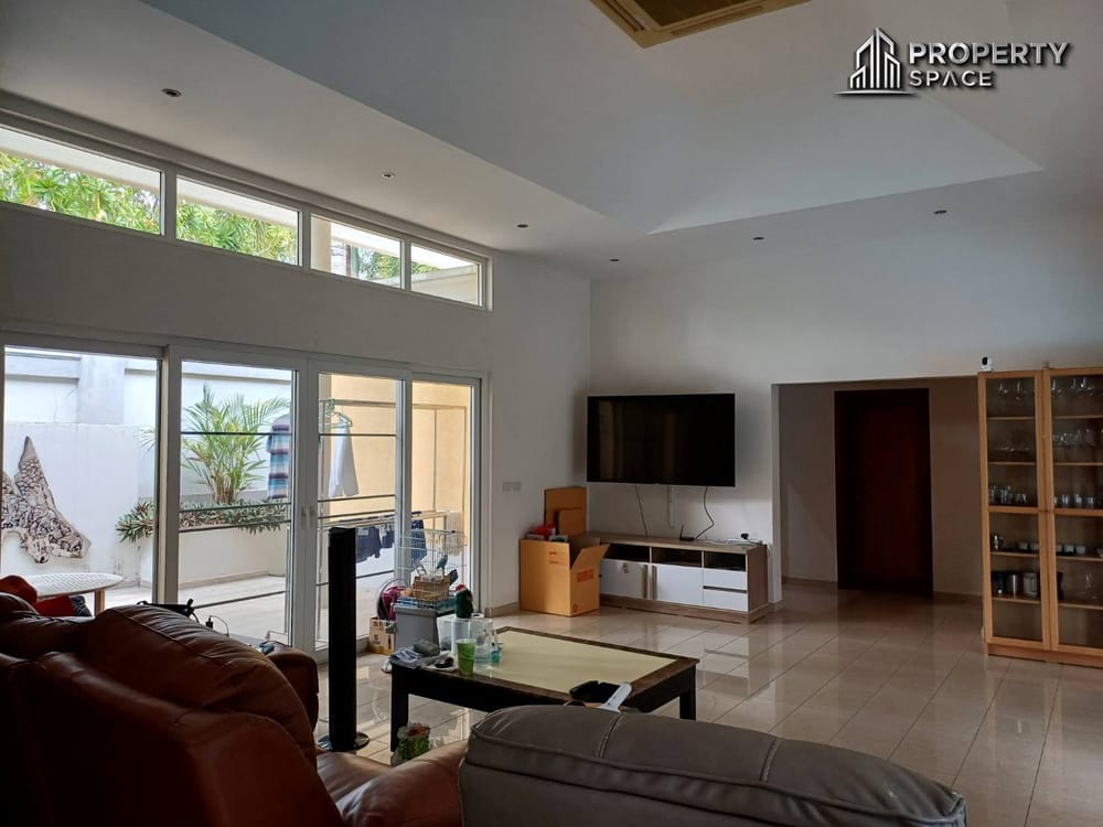 Modern 3-Bedroom Pool Villa in Siam Royal View For Rent Image 23