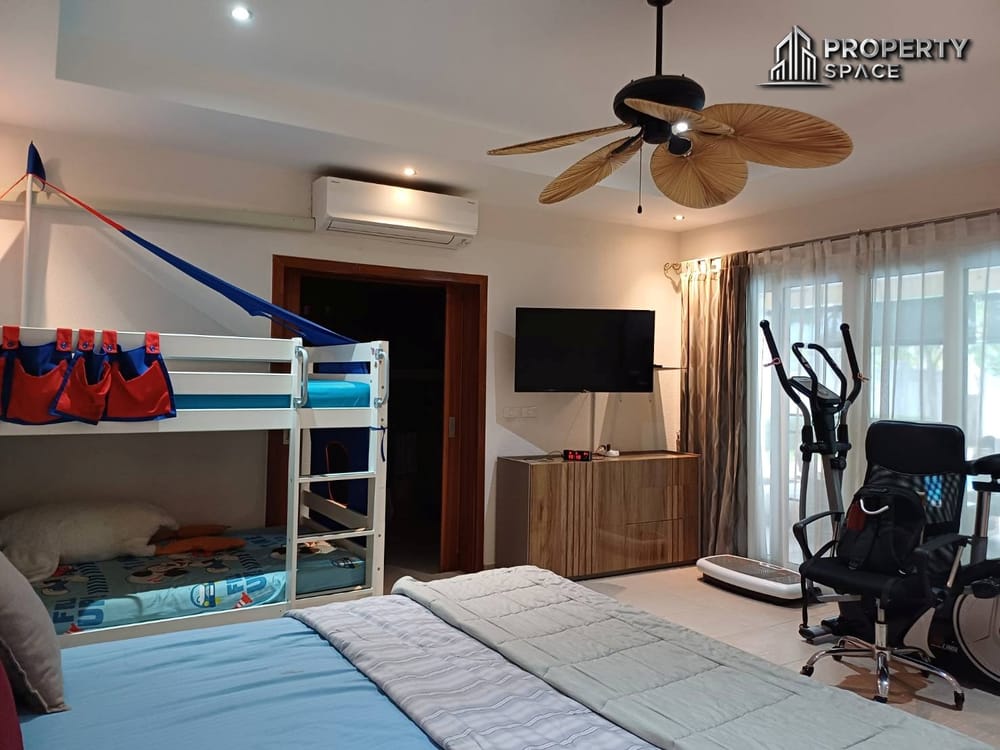 Modern 3-Bedroom Pool Villa in Siam Royal View For Rent Image 21