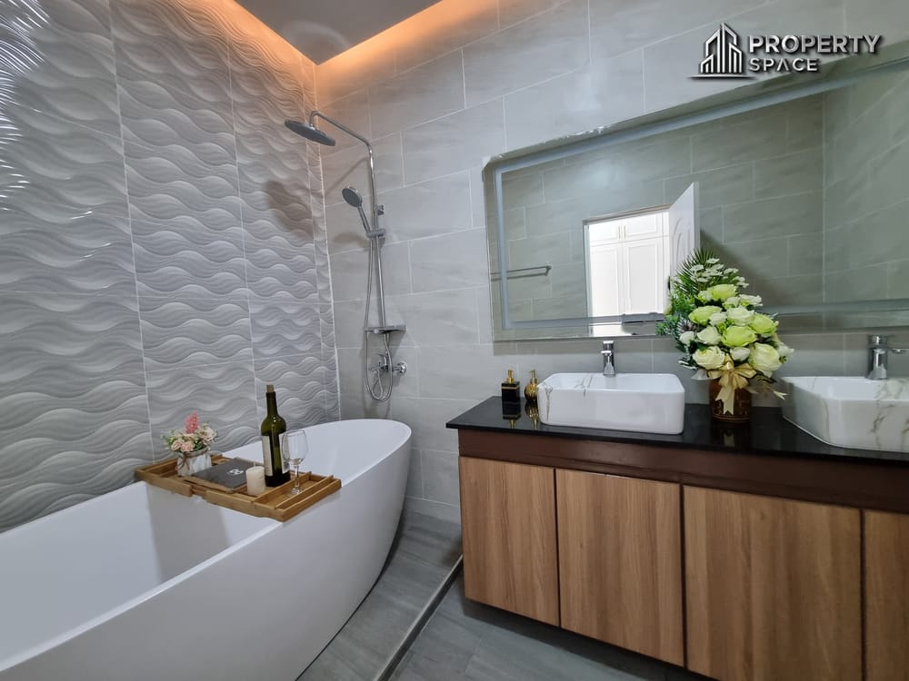 Modern 3 Bedroom Pool Villa Newly Renovated In North Pattaya For Sale Image 22