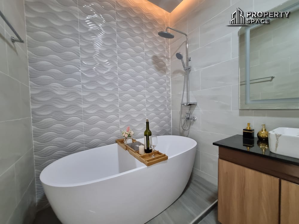 Modern 3 Bedroom Pool Villa Newly Renovated In North Pattaya For Sale Image 23