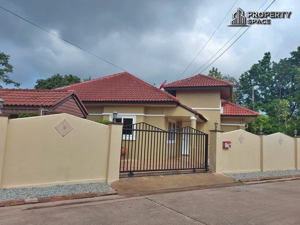 3 Bedroom Two-Storey House In Park Village Pattaya For Rent Image 1