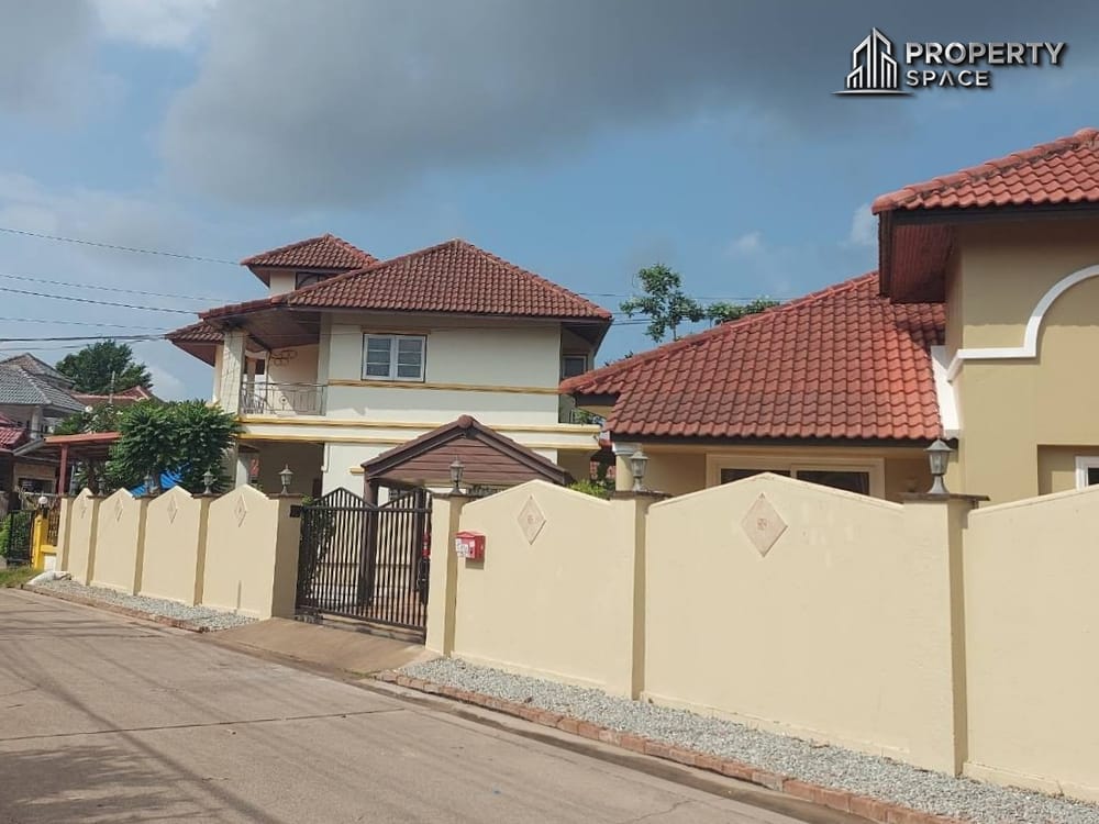 3 Bedroom Two-Storey House In Park Village Pattaya For Rent Image 3