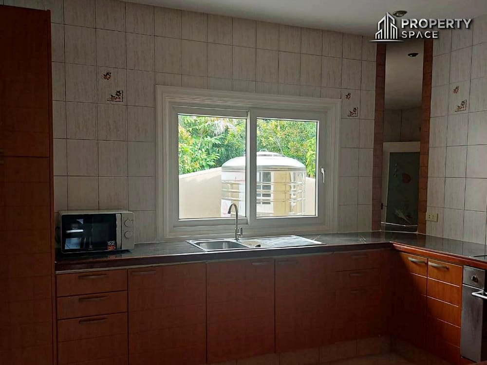 3 Bedroom Two-Storey House In Park Village Pattaya For Rent Image 7
