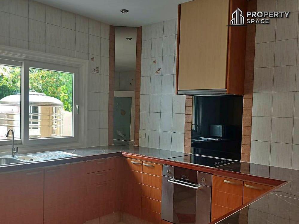 3 Bedroom Two-Storey House In Park Village Pattaya For Rent Image 6