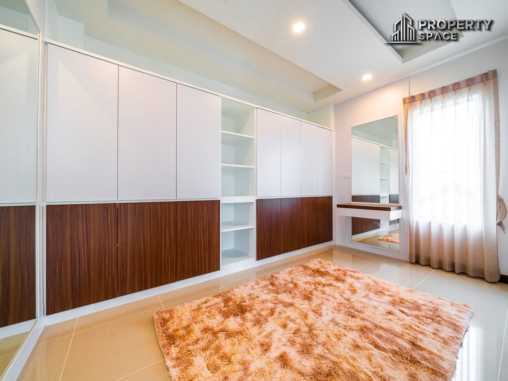 5 Bedroom Pool Villa In South Pattaya Close to Walking Street For Sale Image 17