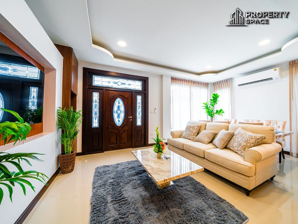 5 Bedroom Pool Villa In South Pattaya Close to Walking Street For Sale Image 8