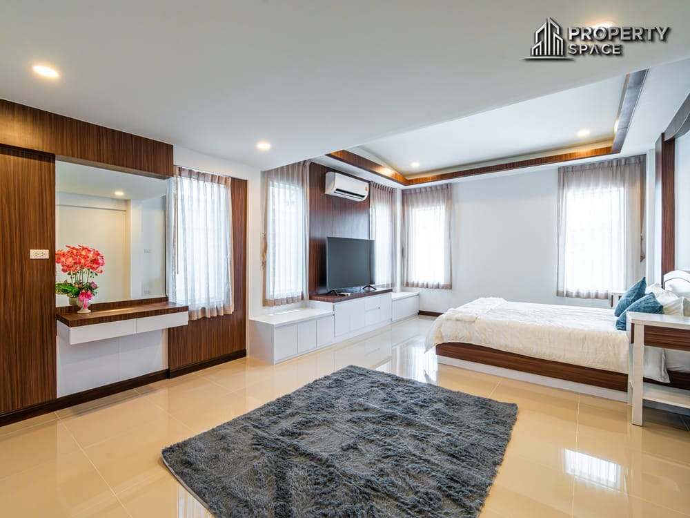 5 Bedroom Pool Villa In South Pattaya Close to Walking Street For Sale Image 15