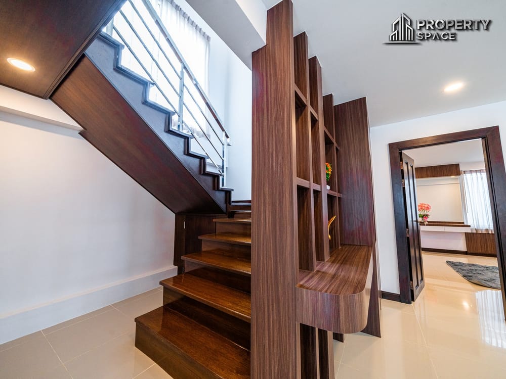 5 Bedroom Pool Villa In South Pattaya Close to Walking Street For Sale Image 13
