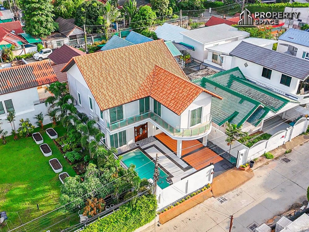 5 Bedroom Pool Villa In South Pattaya Close to Walking Street For Sale Image 1