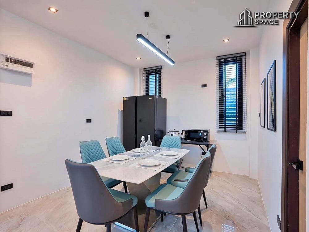 Modern 4-Bedroom Pool Villa With Rooftop In Huai Yai Pattaya For Rent  Image 9