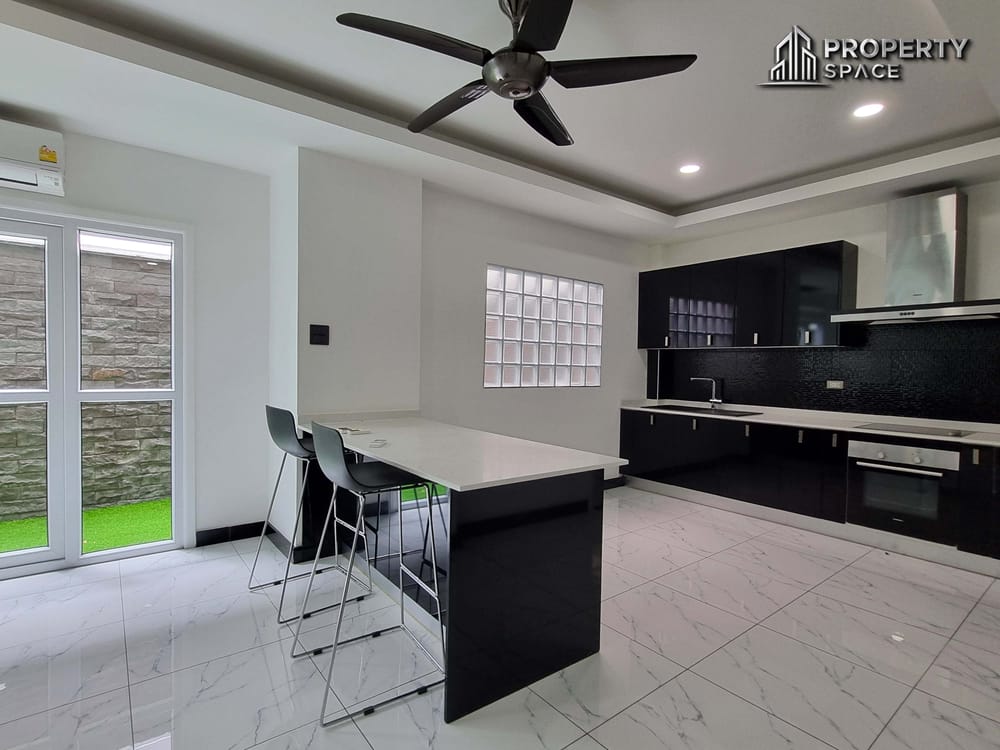 3 Bedroom House Near The Chilled Shopping Mall East Pattaya For Sale Image 9