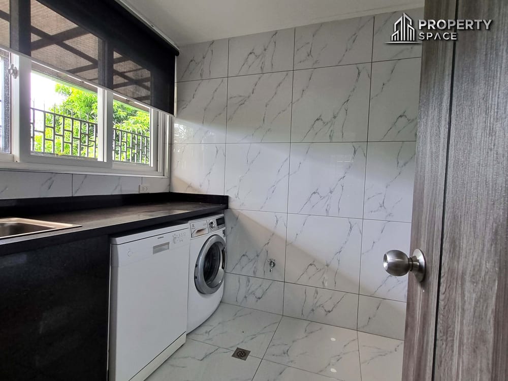 3 Bedroom House Near The Chilled Shopping Mall East Pattaya For Sale Image 12