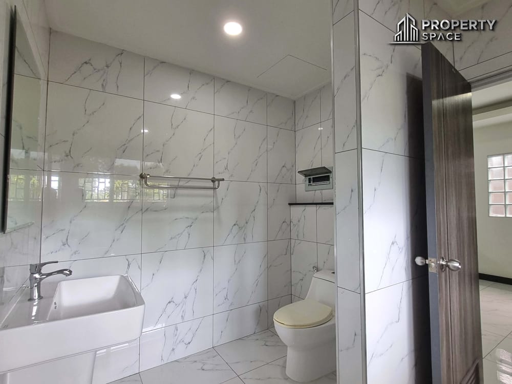 3 Bedroom House Near The Chilled Shopping Mall East Pattaya For Sale Image 11