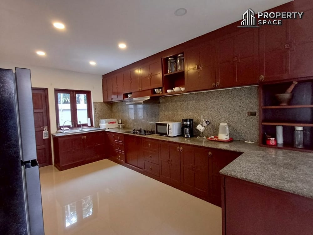 Thai-Bali Style 3-Bedroom Pool Villa In Jomtien Pattaya For Rent Image 13