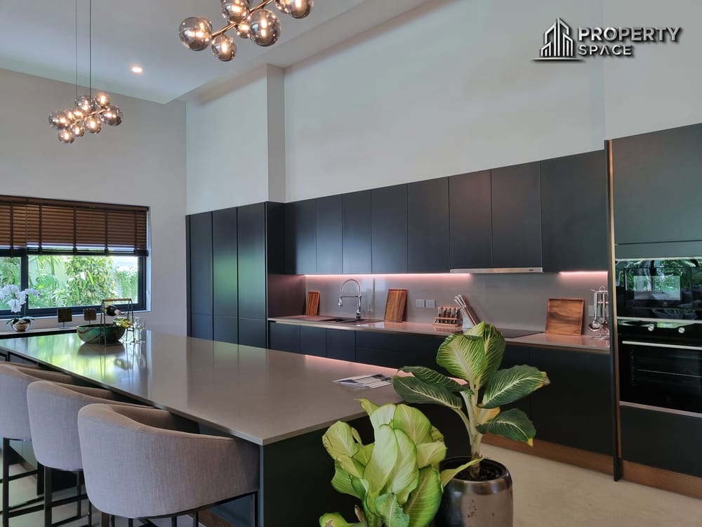Must-See in Person! 5-Bedroom Luxury Pool Villa in East Pattaya – Western Build, High Standard Image 20