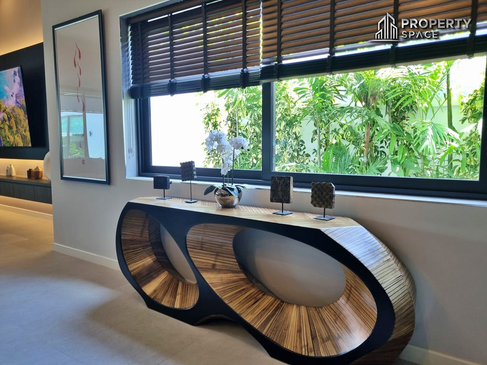 Must-See in Person! 5-Bedroom Luxury Pool Villa in East Pattaya – Western Build, High Standard Image 21