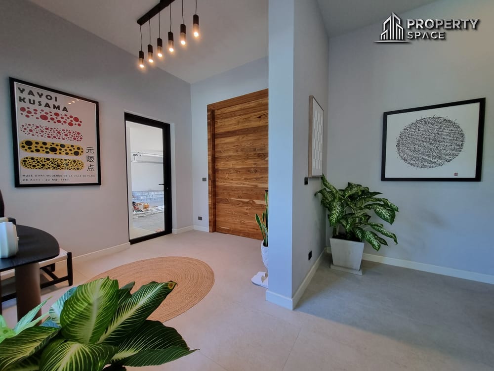 Must-See in Person! 6-Bedroom Luxury Pool Villa in East Pattaya – Western Build, High Standard Image 6