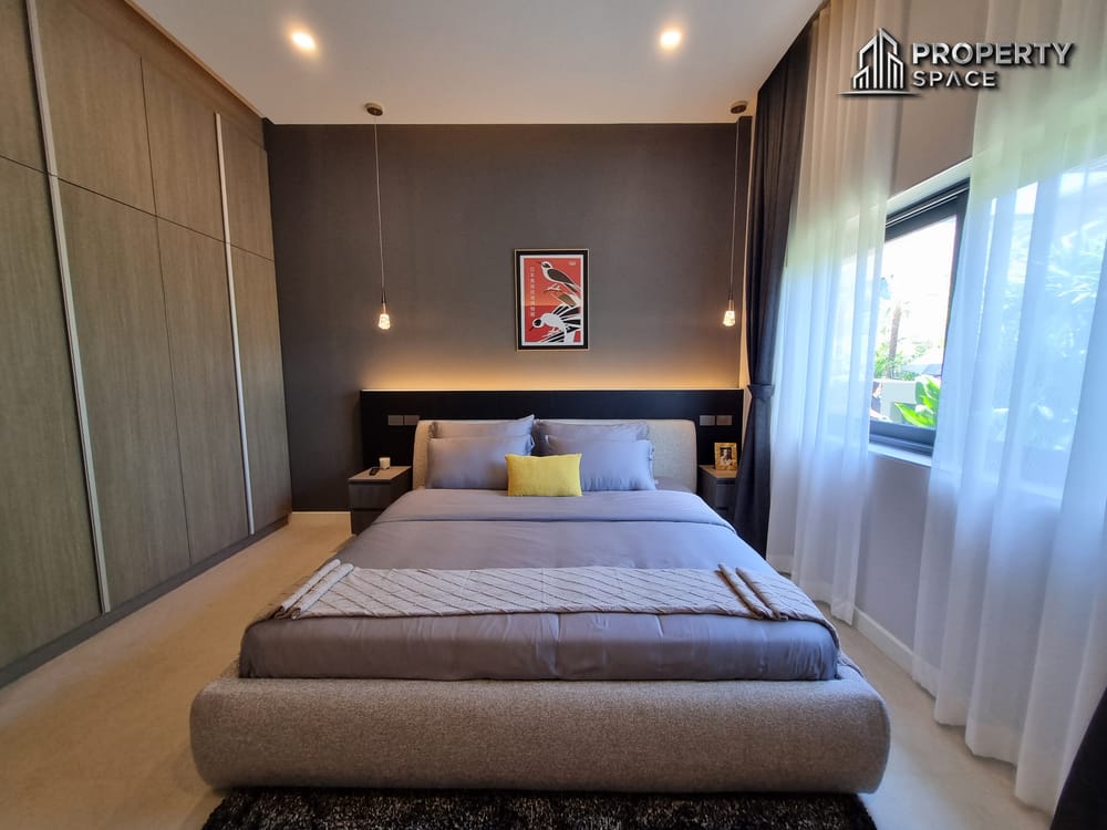 Must-See in Person! 6-Bedroom Luxury Pool Villa in East Pattaya – Western Build, High Standard Image 24