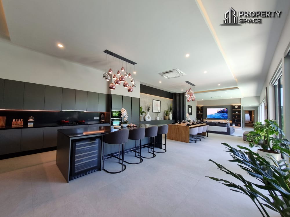 Must-See in Person! 6-Bedroom Luxury Pool Villa in East Pattaya – Western Build, High Standard Image 19