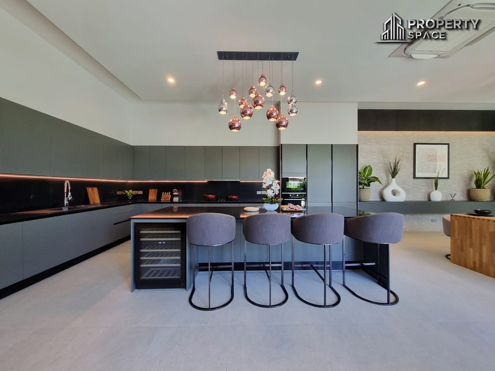 Must-See in Person! 6-Bedroom Luxury Pool Villa in East Pattaya – Western Build, High Standard Image 20