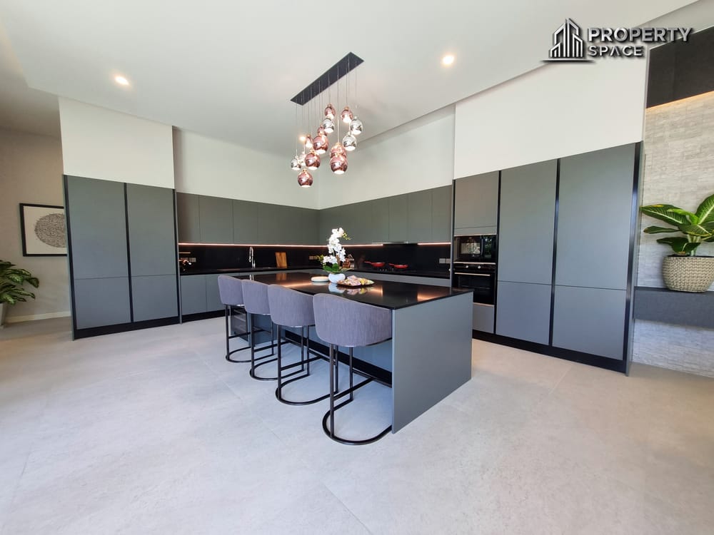 Must-See in Person! 6-Bedroom Luxury Pool Villa in East Pattaya – Western Build, High Standard Image 21