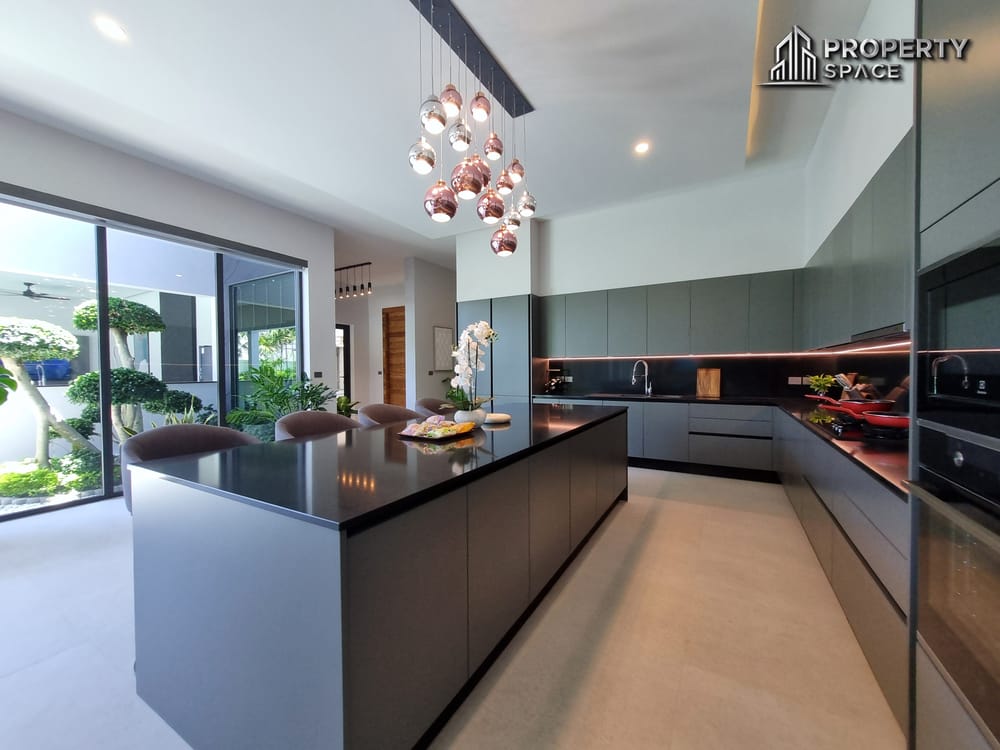 Must-See in Person! 6-Bedroom Luxury Pool Villa in East Pattaya – Western Build, High Standard Image 23