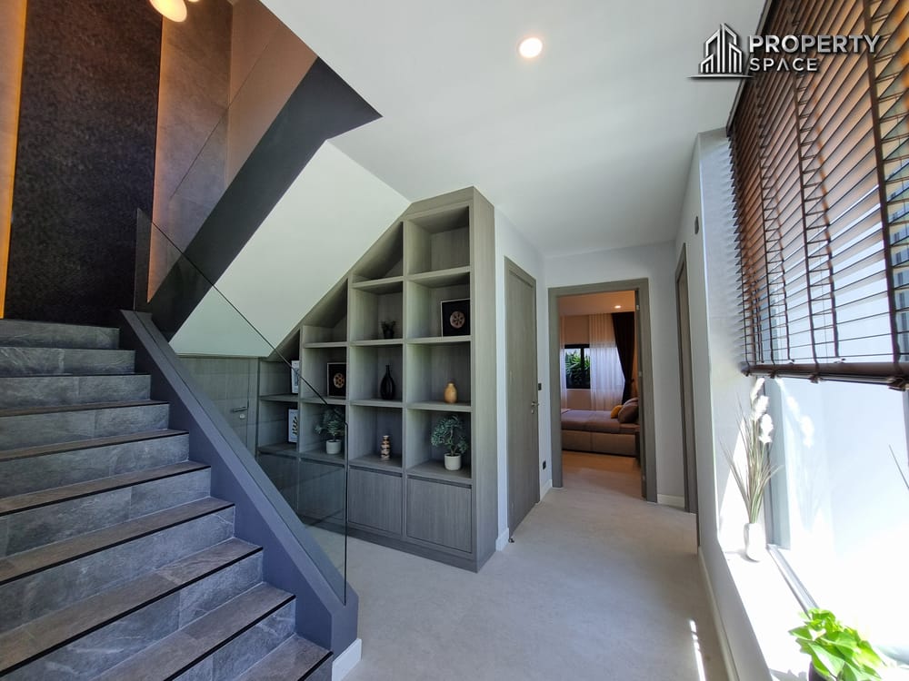 Must-See in Person! 6-Bedroom Luxury Pool Villa in East Pattaya – Western Build, High Standard Image 27