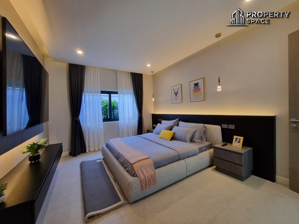 Must-See in Person! 6-Bedroom Luxury Pool Villa in East Pattaya – Western Build, High Standard Image 47