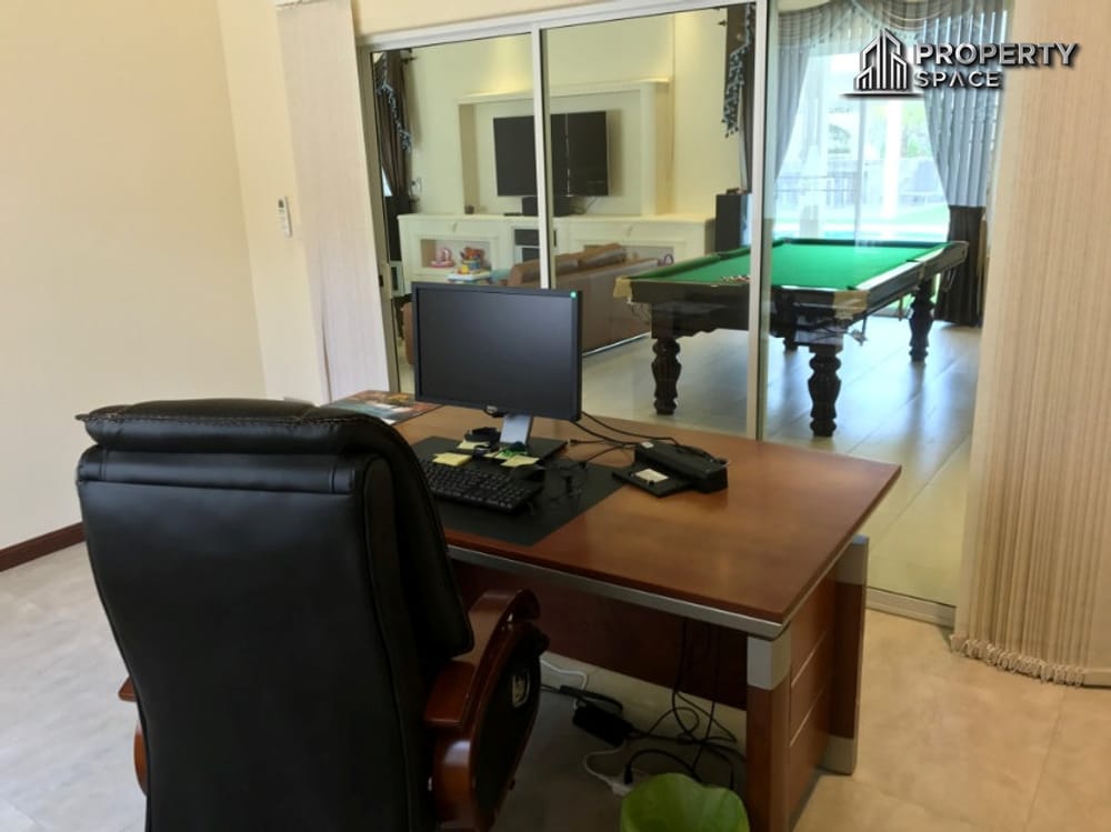Elegant 5-Bedroom Pool Villa Near International Schools in East Pattaya For Sale And Rent Image 11