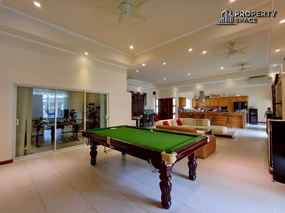 Elegant 5-Bedroom Pool Villa Near International Schools in East Pattaya For Sale And Rent Image 8
