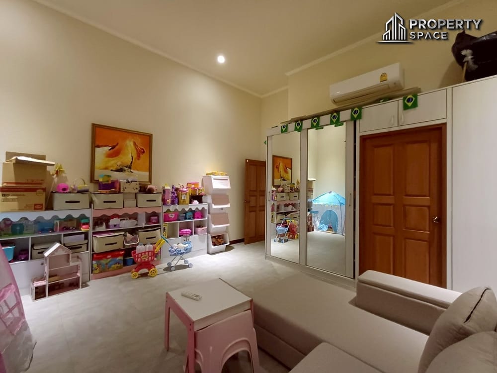 Elegant 5-Bedroom Pool Villa Near International Schools in East Pattaya For Sale And Rent Image 17