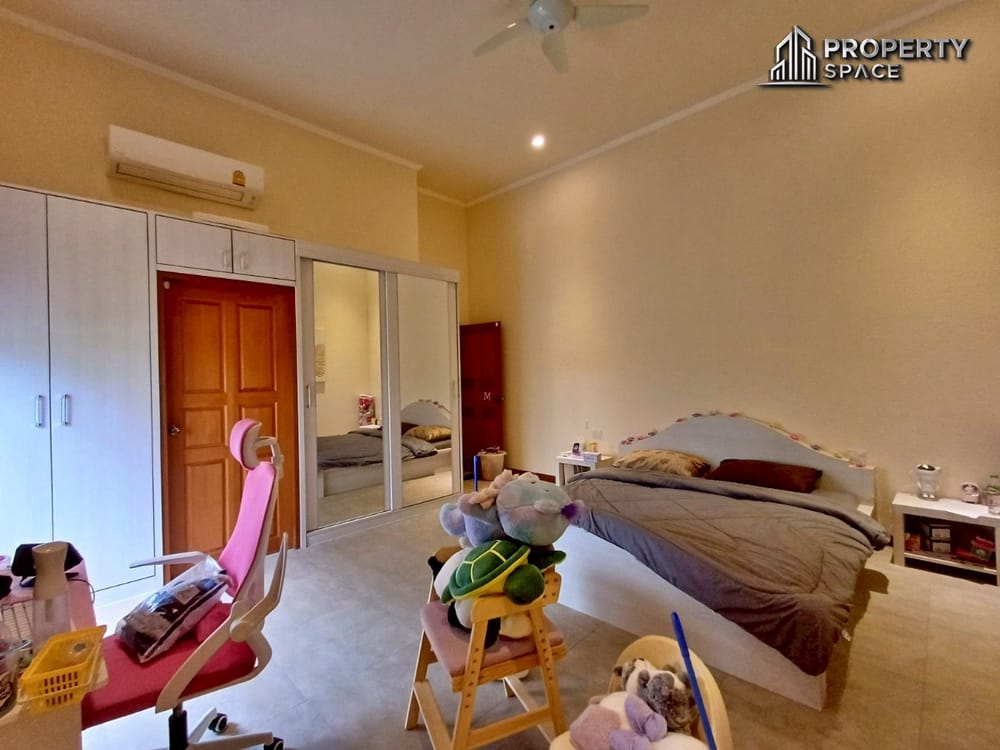 Elegant 5-Bedroom Pool Villa Near International Schools in East Pattaya For Sale And Rent Image 18