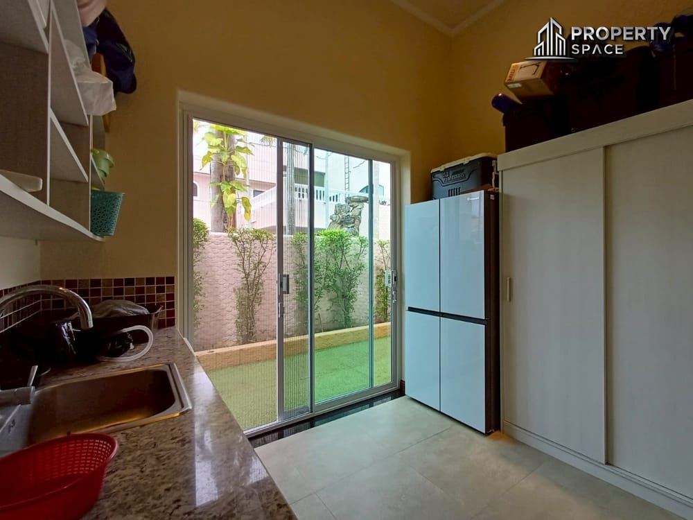 Elegant 5-Bedroom Pool Villa Near International Schools in East Pattaya For Sale And Rent Image 27