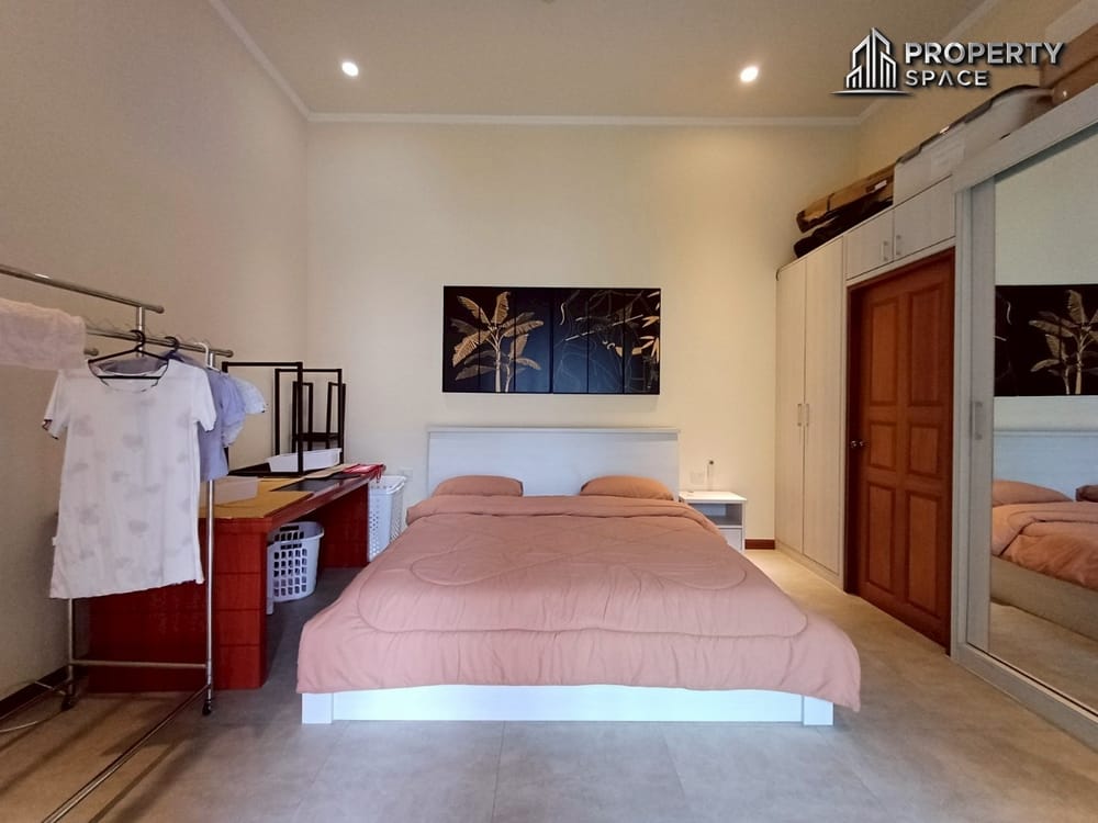 Elegant 5-Bedroom Pool Villa Near International Schools in East Pattaya For Sale And Rent Image 19