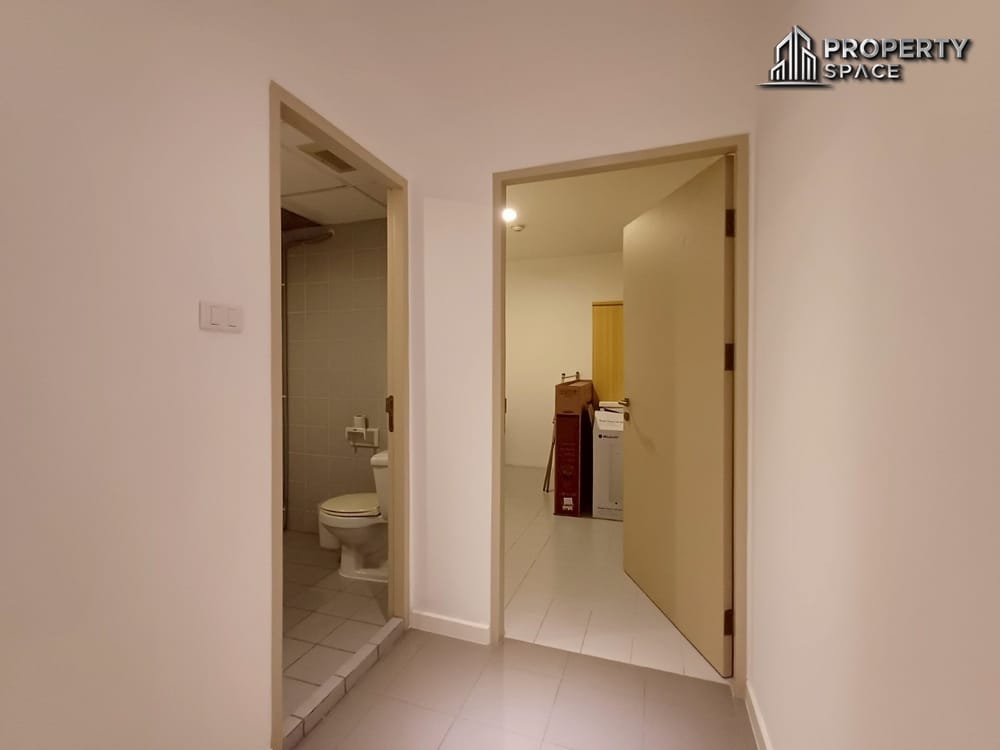 Luxury Beachfront 4-Bedroom Condo at San Marino, Na Jomtien For Rent Image 37