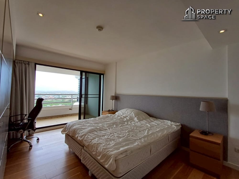 Luxury Beachfront 4-Bedroom Condo at San Marino, Na Jomtien For Rent Image 19