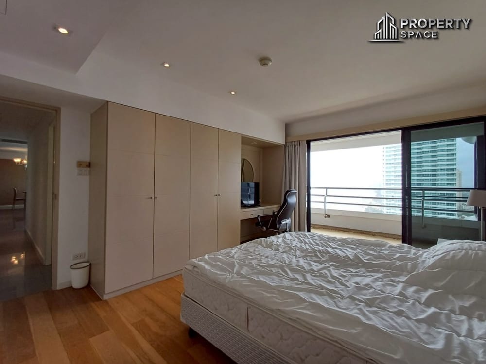 Luxury Beachfront 4-Bedroom Condo at San Marino, Na Jomtien For Rent Image 21