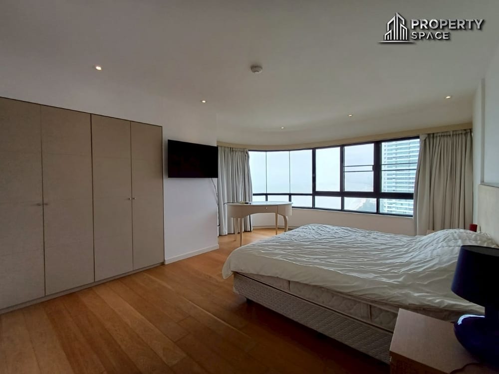 Luxury Beachfront 4-Bedroom Condo at San Marino, Na Jomtien For Rent Image 18