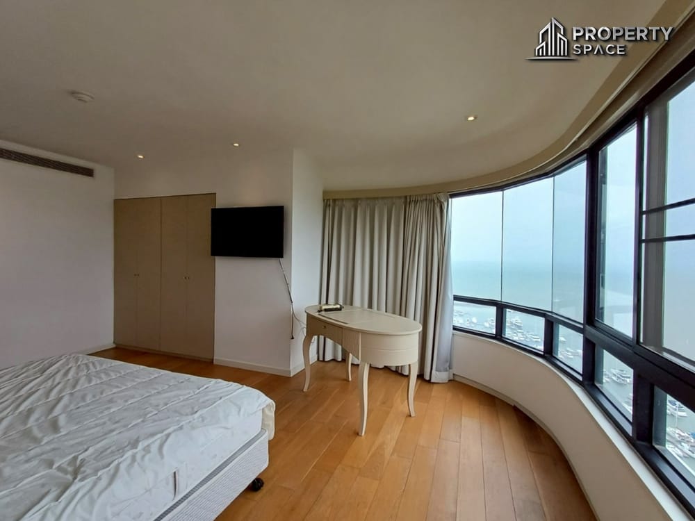 Luxury Beachfront 4-Bedroom Condo at San Marino, Na Jomtien For Rent Image 16