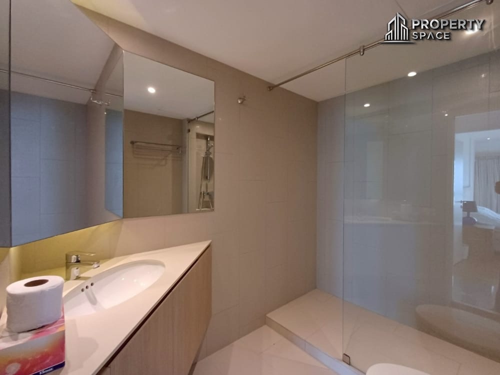 Luxury Beachfront 4-Bedroom Condo at San Marino, Na Jomtien For Rent Image 23
