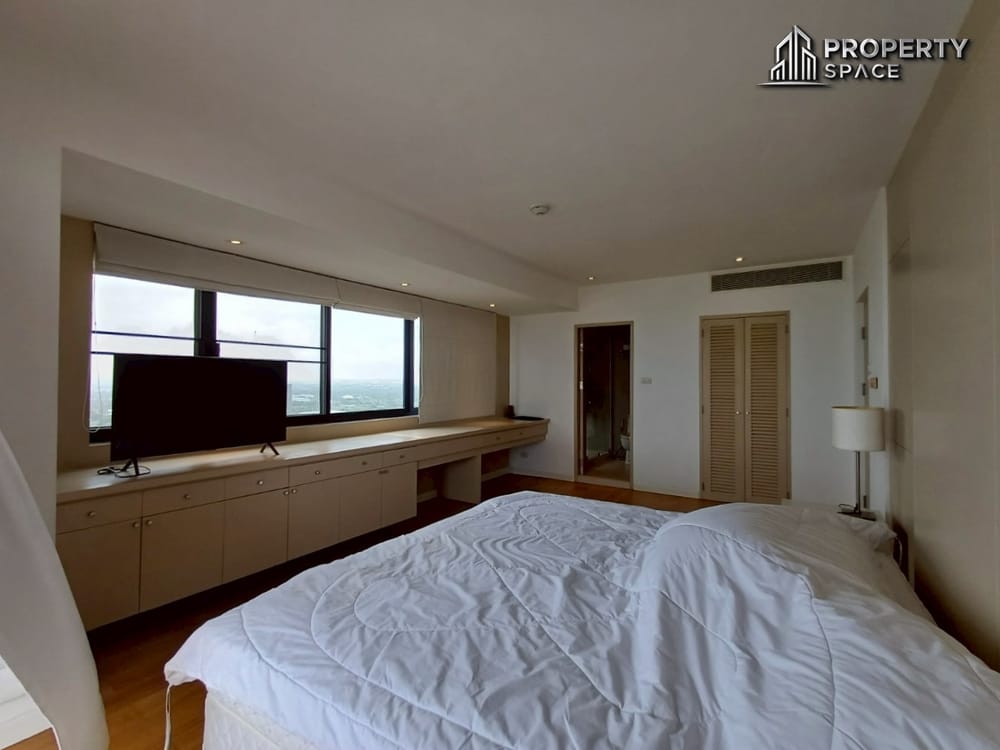 Luxury Beachfront 4-Bedroom Condo at San Marino, Na Jomtien For Rent Image 27