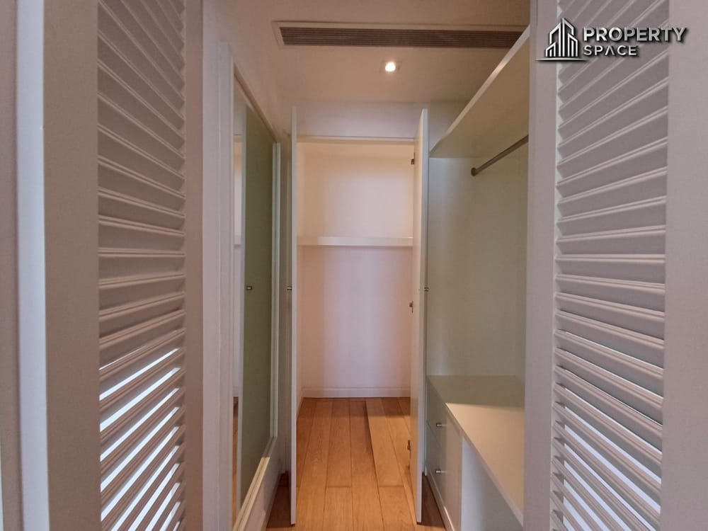 Luxury Beachfront 4-Bedroom Condo at San Marino, Na Jomtien For Rent Image 28