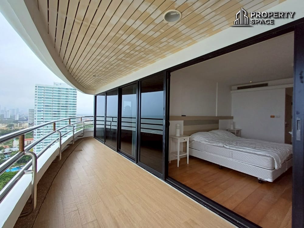 Luxury Beachfront 4-Bedroom Condo at San Marino, Na Jomtien For Rent Image 22