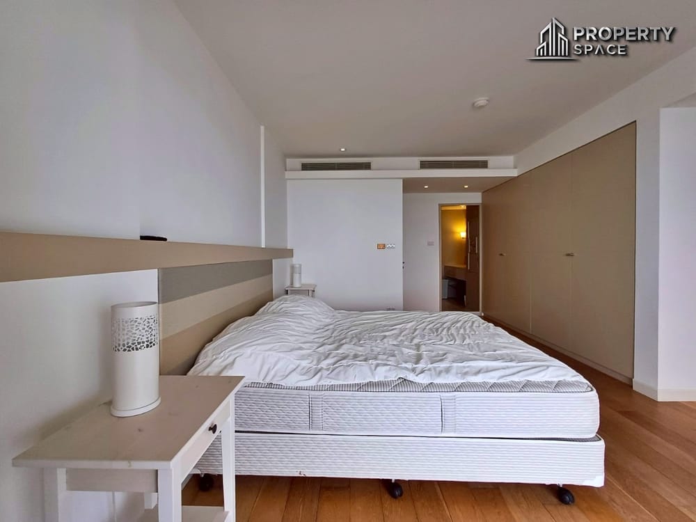 Luxury Beachfront 4-Bedroom Condo at San Marino, Na Jomtien For Rent Image 32