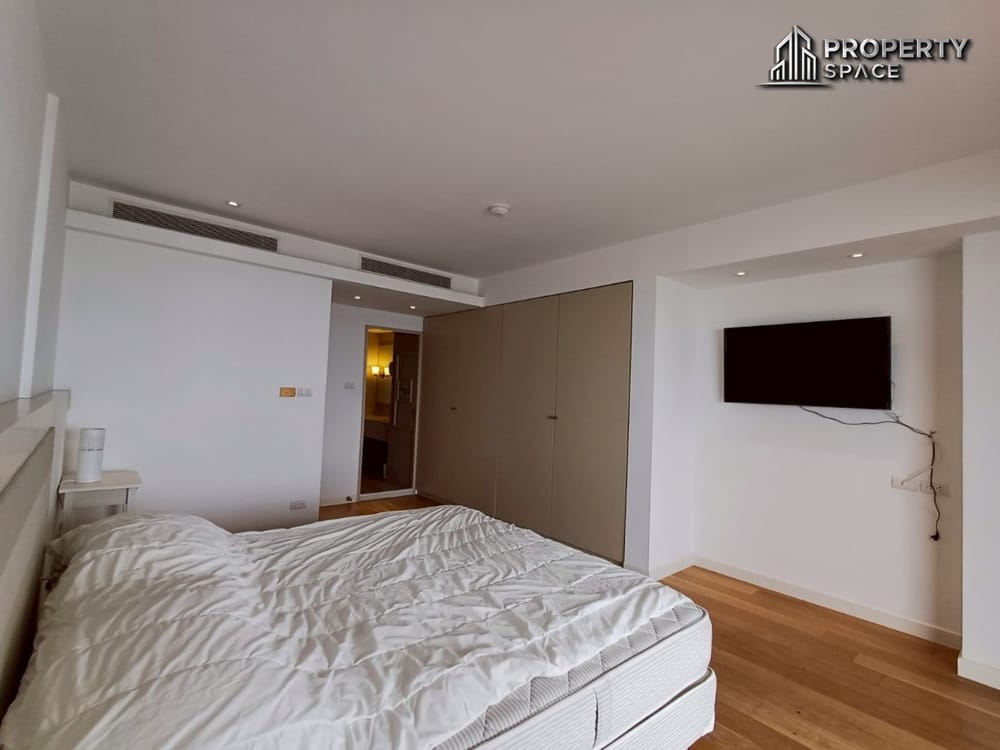 Luxury Beachfront 4-Bedroom Condo at San Marino, Na Jomtien For Rent Image 33