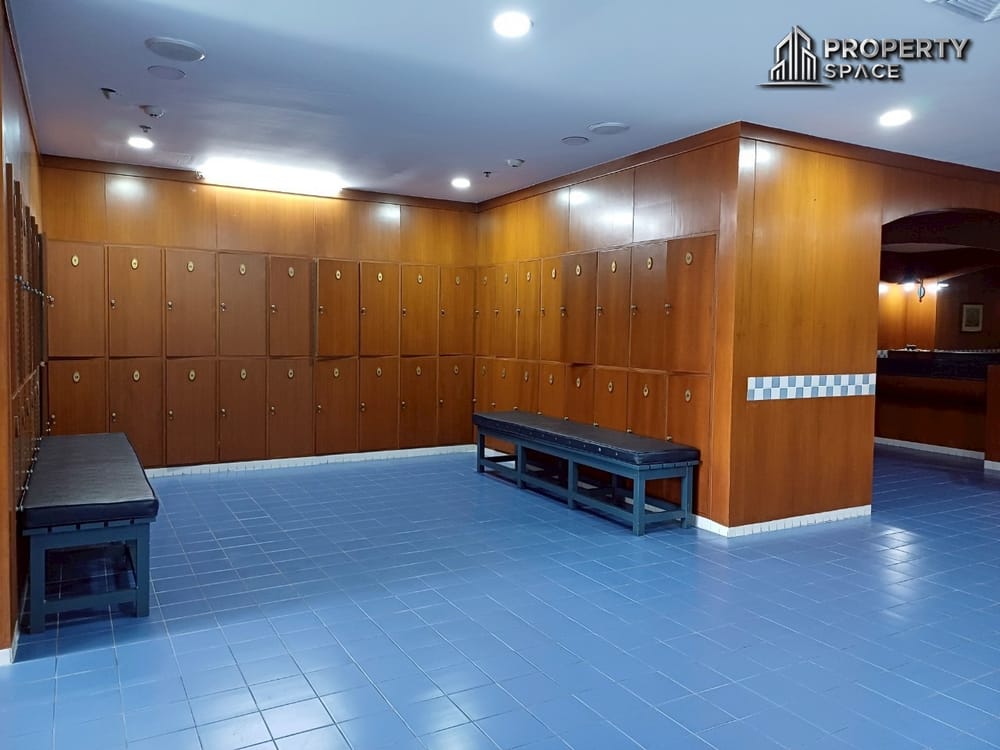 Luxury Beachfront 4-Bedroom Condo at San Marino, Na Jomtien For Rent Image 42