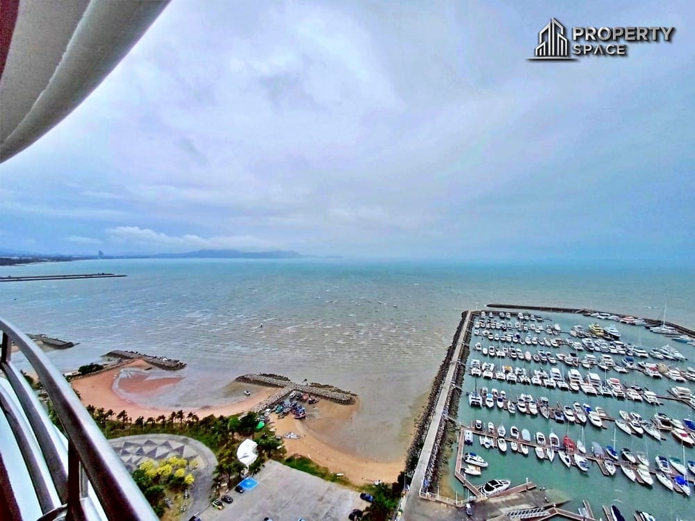 Luxury Beachfront 4-Bedroom Condo at San Marino, Na Jomtien For Rent Image 5